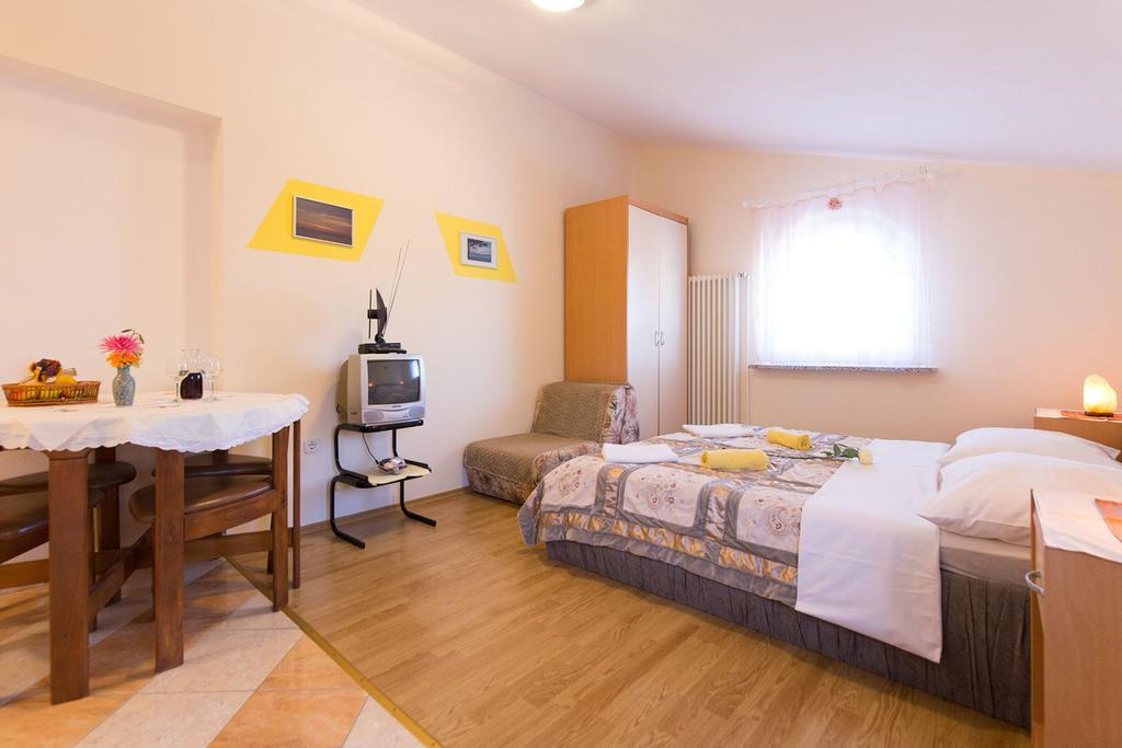 Apartments Juras Brzac エクステリア 写真